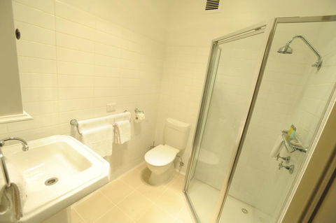 Sovereign Hill Hotel - Broome Tourism 3