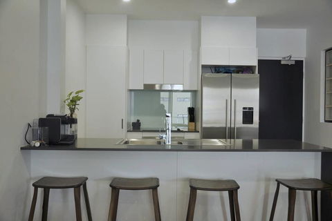 Spacious 2 Bed 2 Bath Unit - LUMA APARTMENTS - Broome Tourism 3