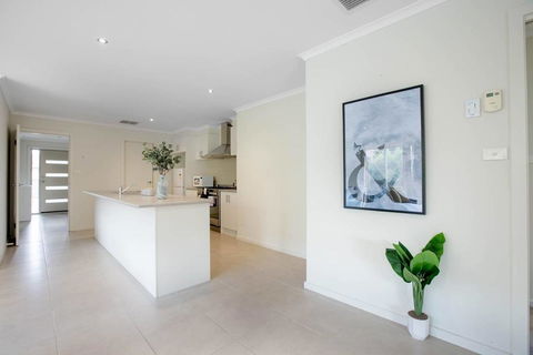 Spacious Lovely 5Beds Home@Point Cook - Broome Tourism 3