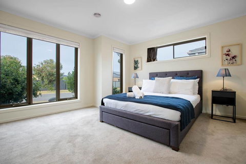 Spacious Lovely 5Beds Home@Point Cook - Broome Tourism 1