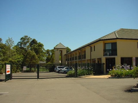 St Marys Park View Motel - Broome Tourism 3