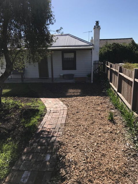 Stable Cottage - Broome Tourism 3