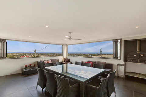 Stillwaters - Panoramic View Of Lakes Entrance - Broome Tourism 2