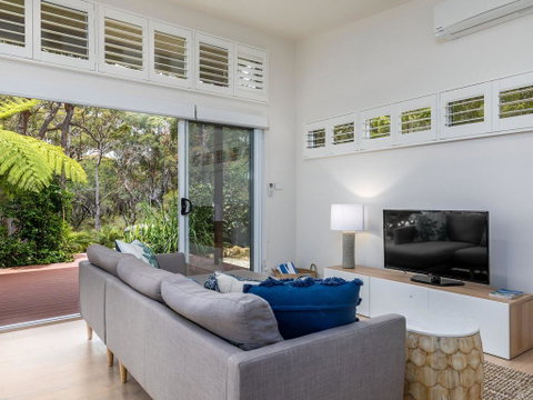 Studio By The Bay :: Jervis Bay Rentals - Broome Tourism 1