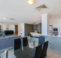 Stylish 3 Bedroom Apartment In Goldcoast - Broome Tourism