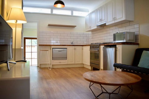 Stylish Cute Cottage In McMahons Point - Broome Tourism 1