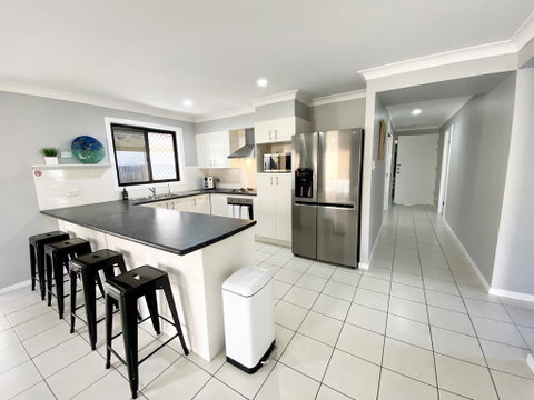 STYLISH RESIDENCE, LARGE PRIVATE YARD - CLOSE TO DREAMWORLD - Broome Tourism 3