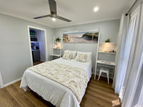 STYLISH UNIT - CLOSE TO DREAMWORLD - Broome Tourism 1