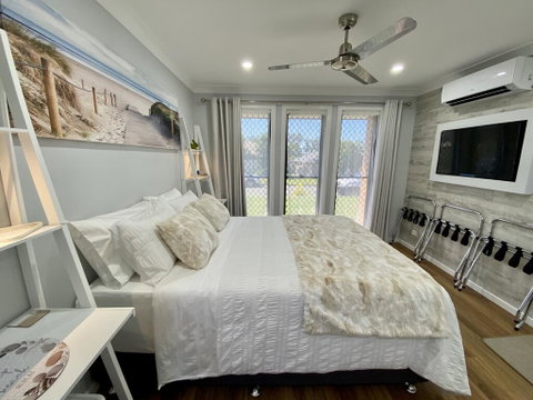 STYLISH UNIT - CLOSE TO DREAMWORLD - Broome Tourism 0