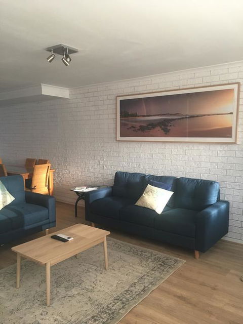 Sunlit Townhouse - Broome Tourism 0