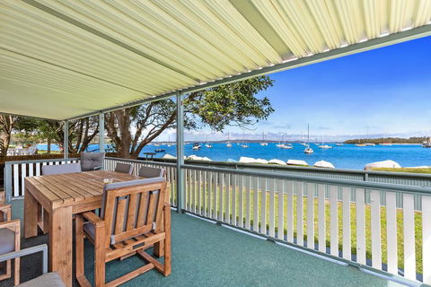 Sunset Beach House - Soldiers Point Sleeps 9 - Broome Tourism 0