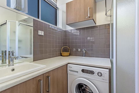 Sunset Court, Unit 1/3 Resthaven Avenue - Broome Tourism 1