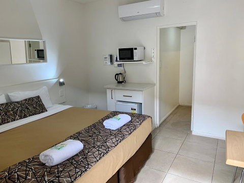 Surf Beach Motel Coffs - Broome Tourism 1