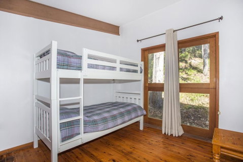 Surfers Ave 17 Narrawallee - Broome Tourism 0