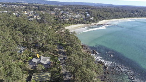 Surfers Ave Retreat Narrawallee - Broome Tourism 0