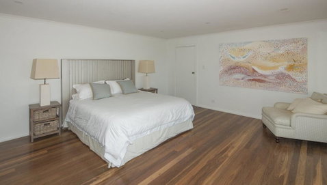 Surfers Ave Retreat Narrawallee - Broome Tourism 1