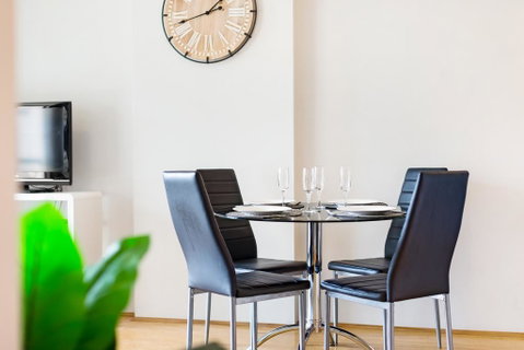 Surry Hills Fully Self Contained Modern 1 Bed Apartment (1012ELZ) - Broome Tourism 3