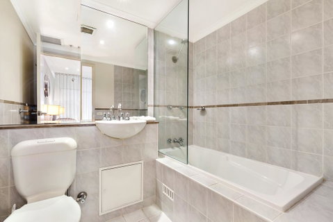 Surry Hills Modern One Bedroom Apartment (310GOUL) - Broome Tourism 3