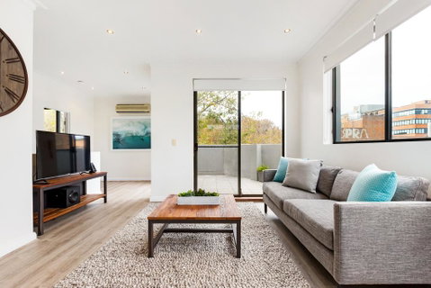 Surry Hills Modern Self-Contained One-Bedroom Apartment (19 FOV) - Broome Tourism 1
