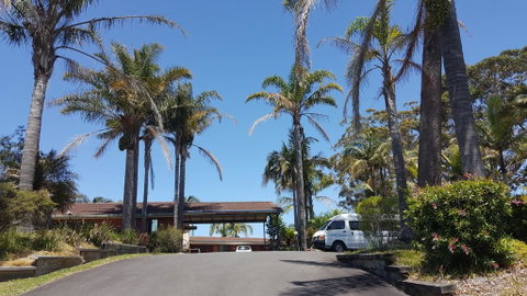 Tabourie Lake Motor Inn - Broome Tourism 0