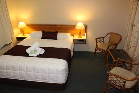 Tabourie Lake Motor Inn - Broome Tourism 2