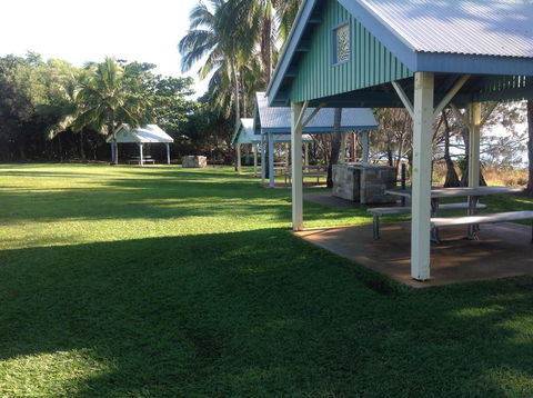 Tannum Sands Hotel / Motel - Broome Tourism 0