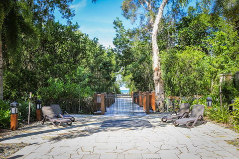 Temple 121 Modern Spacious Palm Cove 2 Brm 2 Bth Resort Apartment With Courtyard - Broome Tourism 1