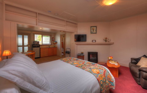 Ellie\'s Cottages - Broome Tourism 12