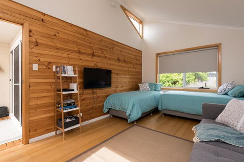 Penguin Beach House - Broome Tourism 5