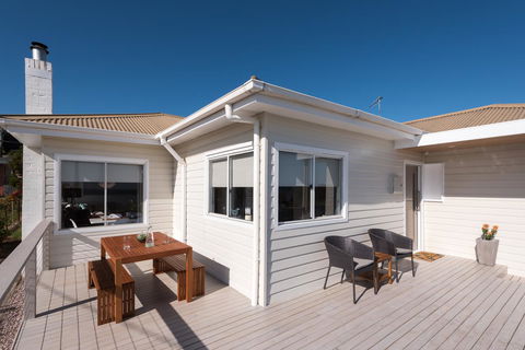 Penguin Beach House - Broome Tourism 6