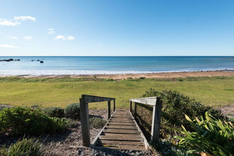 Penguin Beach House - Broome Tourism 19