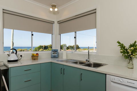 Penguin Beach House - Broome Tourism 9