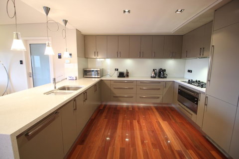 Sunny 3 Bedroom Apartment In Sandy Bay - Broome Tourism 3