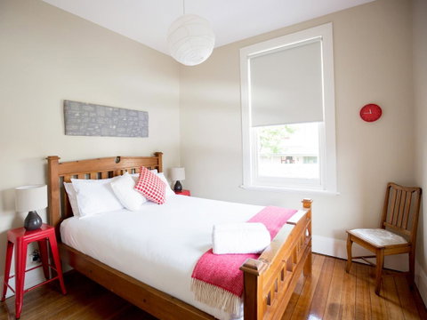 Montacute Boutique Bunkhouse - Broome Tourism 8