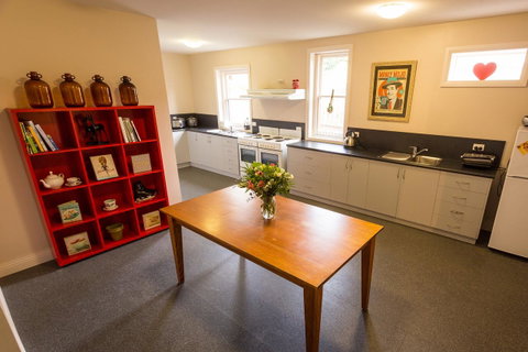 Montacute Boutique Bunkhouse - Broome Tourism 7