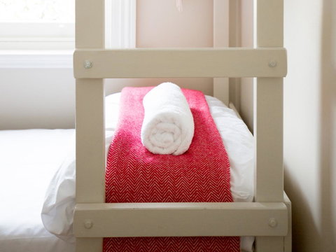 Montacute Boutique Bunkhouse - Broome Tourism 13