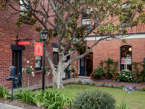 Montacute Boutique Bunkhouse - Broome Tourism 22