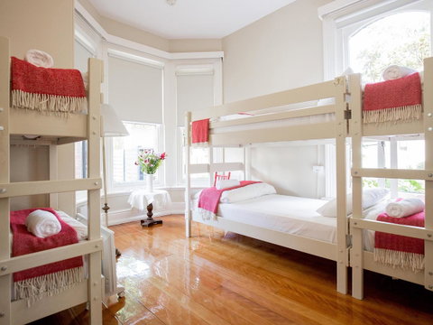 Montacute Boutique Bunkhouse - Broome Tourism 4