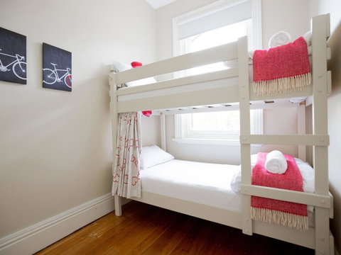Montacute Boutique Bunkhouse - Broome Tourism 5