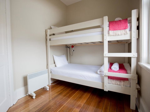 Montacute Boutique Bunkhouse - Broome Tourism 12