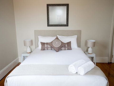 Montacute Boutique Bunkhouse - Broome Tourism 9