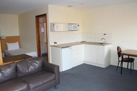 Bay Hotel Apartments - Broome Tourism 28