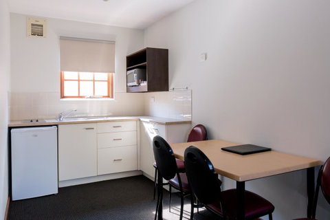 Bay Hotel Apartments - Broome Tourism 8
