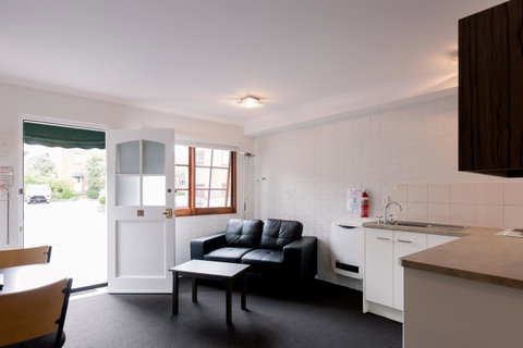 Bay Hotel Apartments - Broome Tourism 24