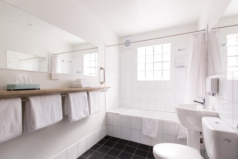 Bay Hotel Apartments - Broome Tourism 12