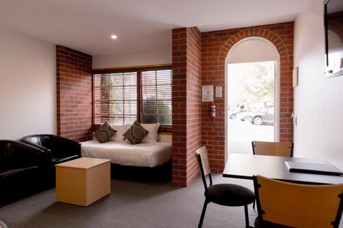 Bay Hotel Apartments - Broome Tourism 16