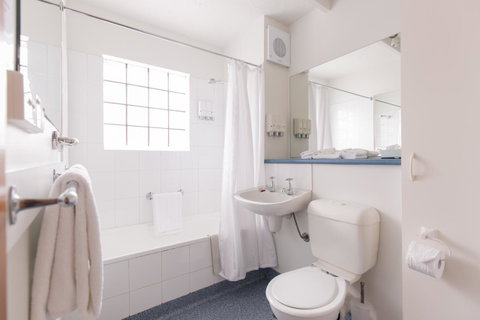 Bay Hotel Apartments - Broome Tourism 5