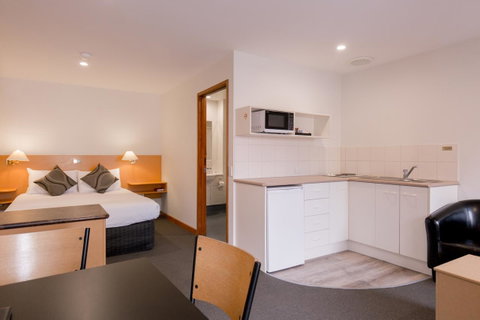 Bay Hotel Apartments - Broome Tourism 17