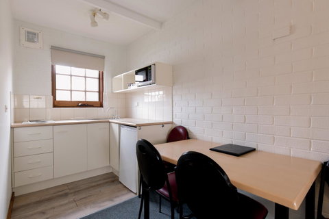 Bay Hotel Apartments - Broome Tourism 3