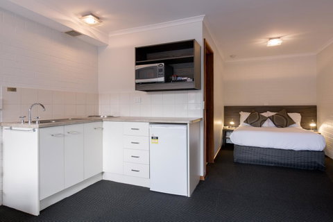 Bay Hotel Apartments - Broome Tourism 23